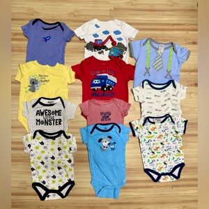 Bundle of 11 Short Sleeve Baby Bodysuit Onesies | GUC Size 3-6 Months